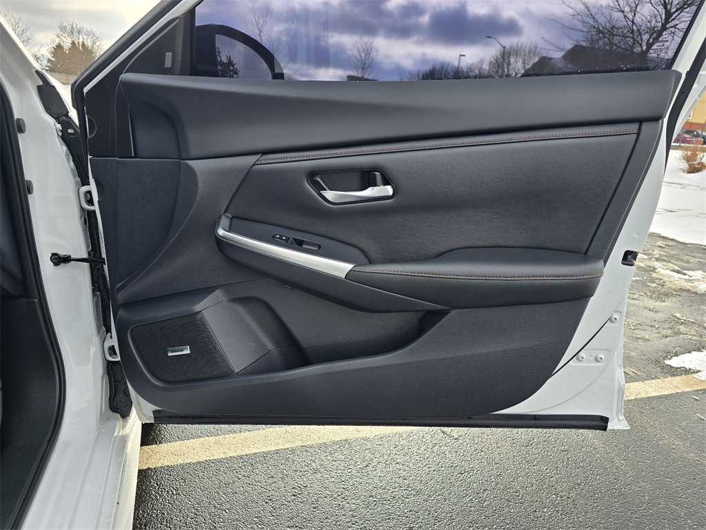 Used 2023 Nissan Sentra SR w/ SR Premium Package image 32