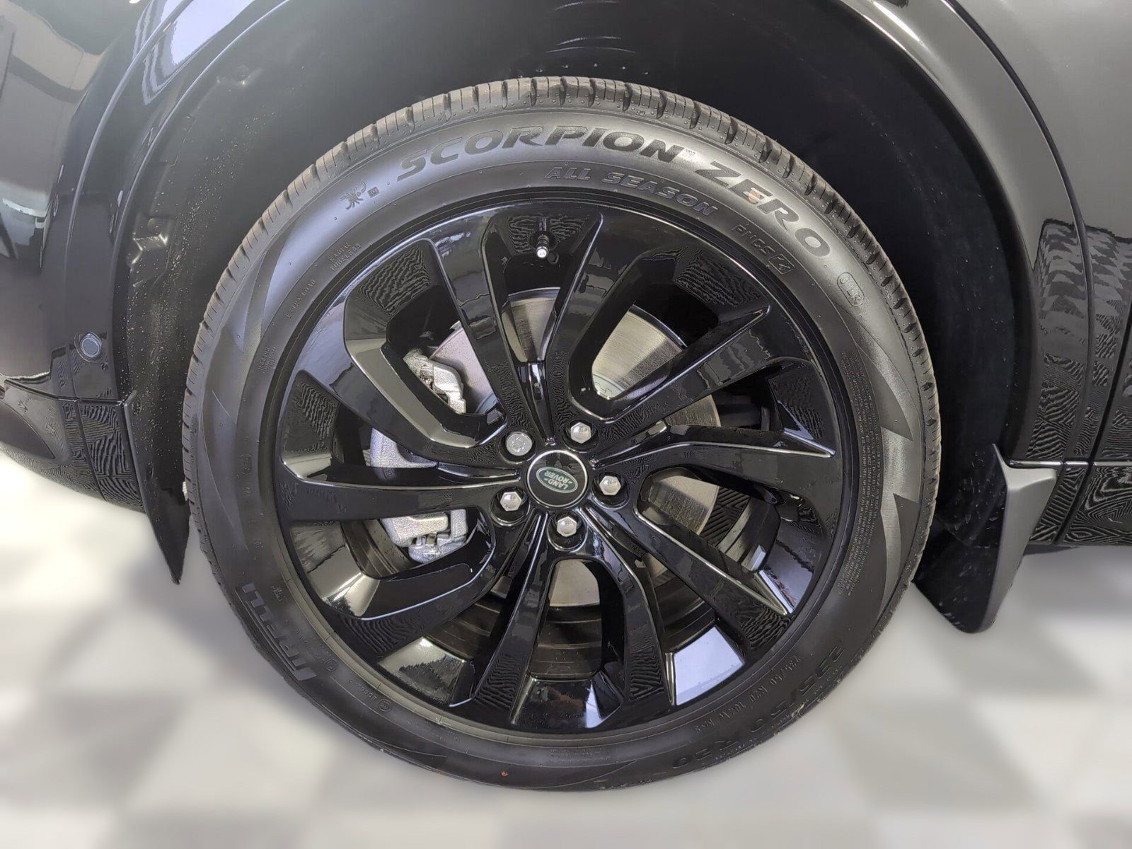 Certified 2025 Land Rover Discovery Sport Dynamic SE image 10