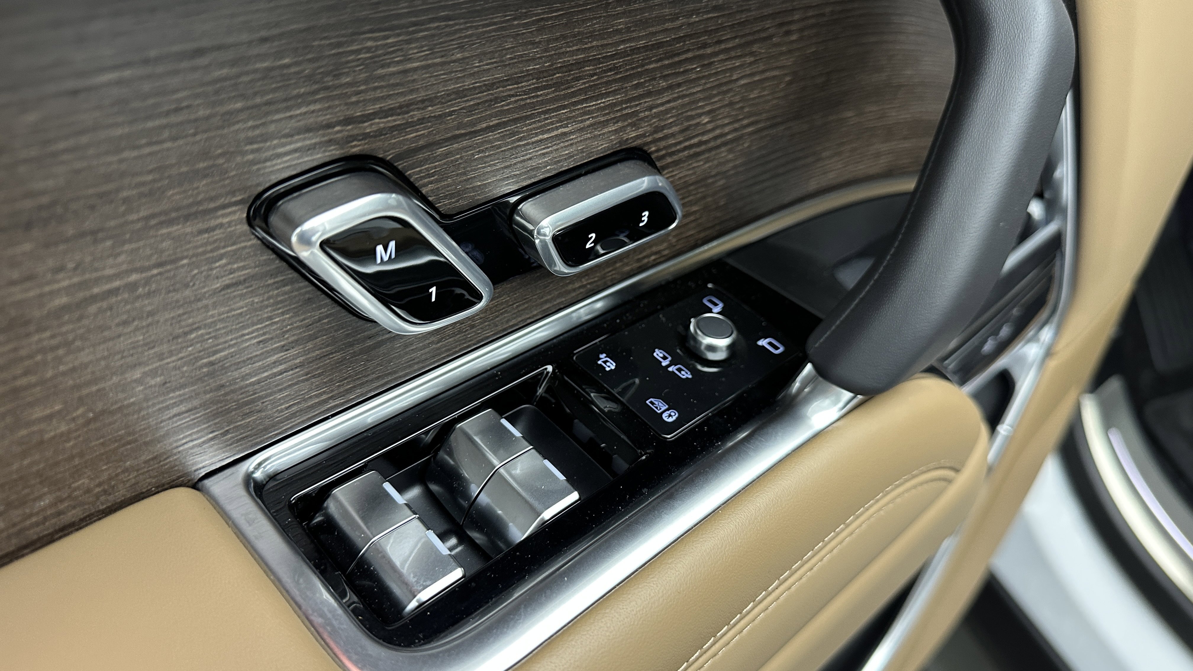 Used 2025 Land Rover Range Rover Long Wheelbase SE image 23