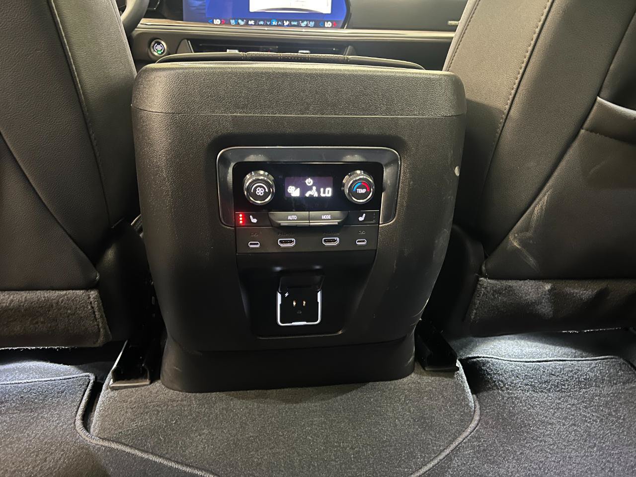 Used 2025 Chevrolet Tahoe High Country AWD/4WD image 58