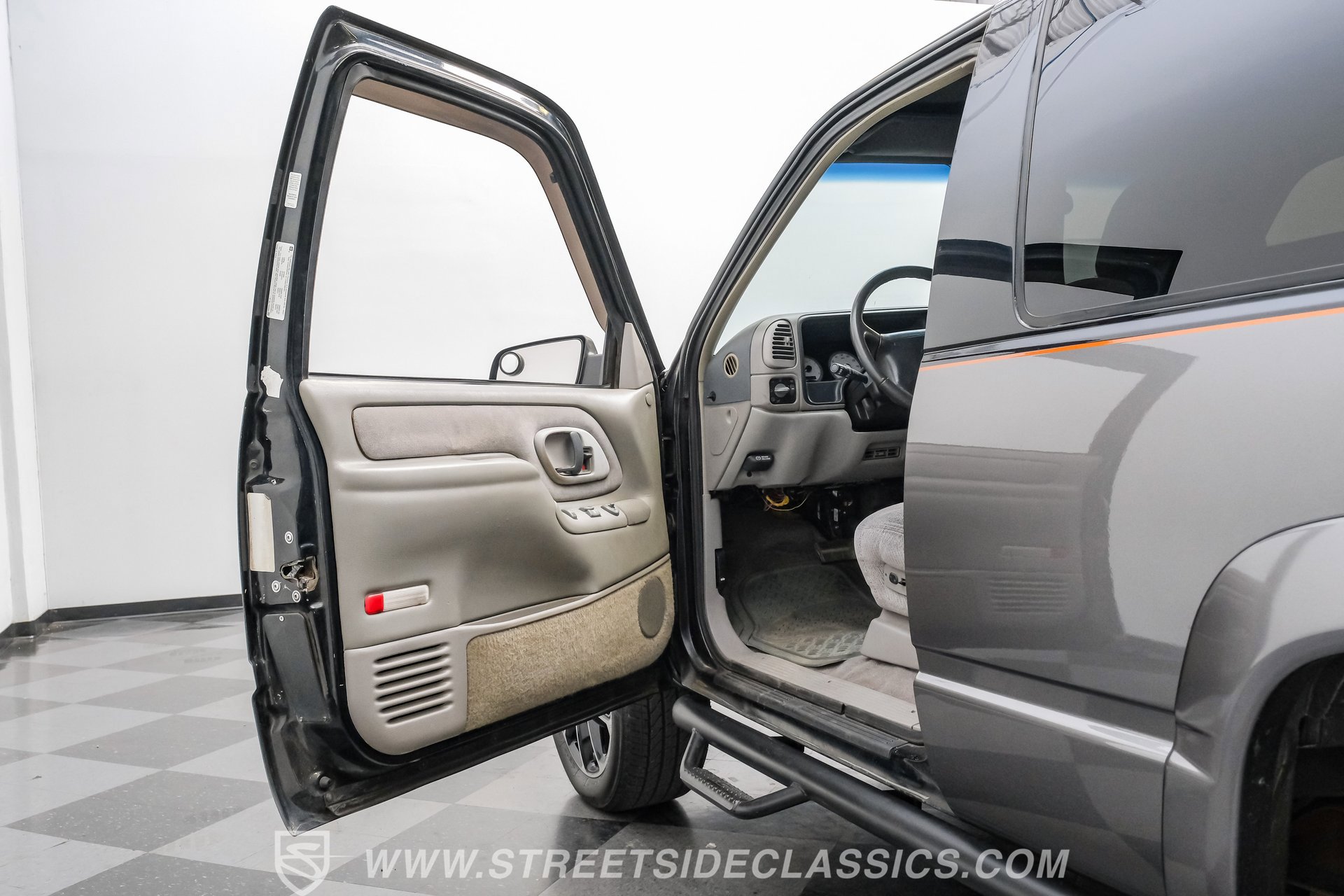 Used 1995 Chevrolet Tahoe 4WD 2-Door image 40