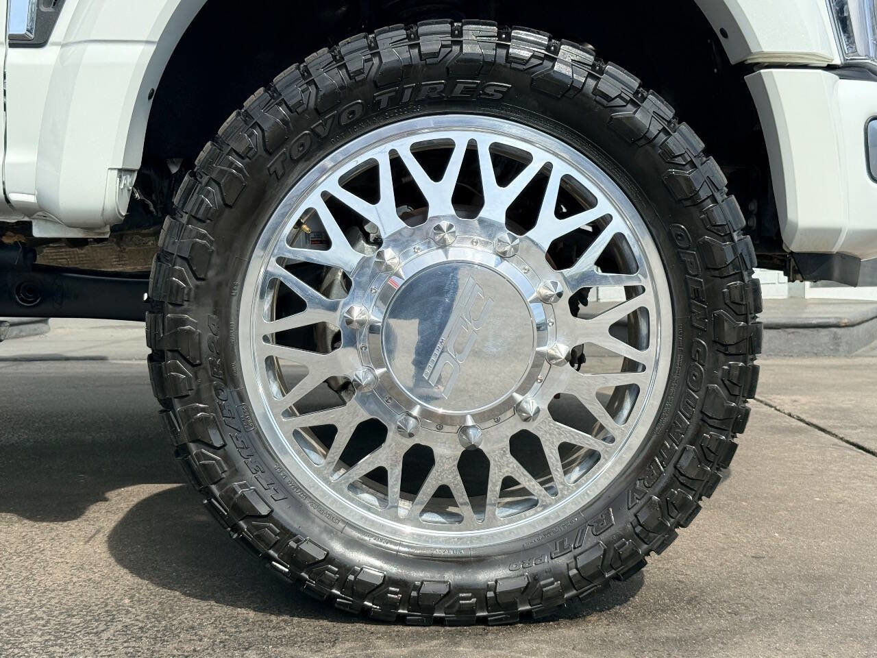 Used 2025 Ford F450 Platinum w/ Platinum Plus Package image 14