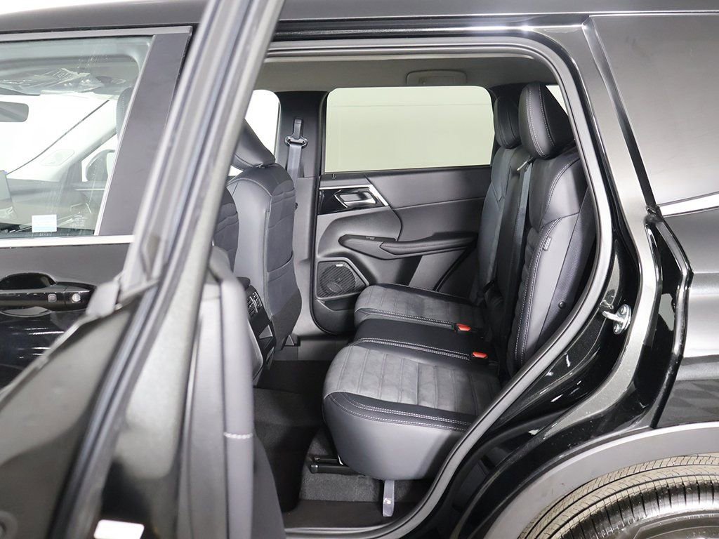 New 2026 Mitsubishi Outlander SE image 33