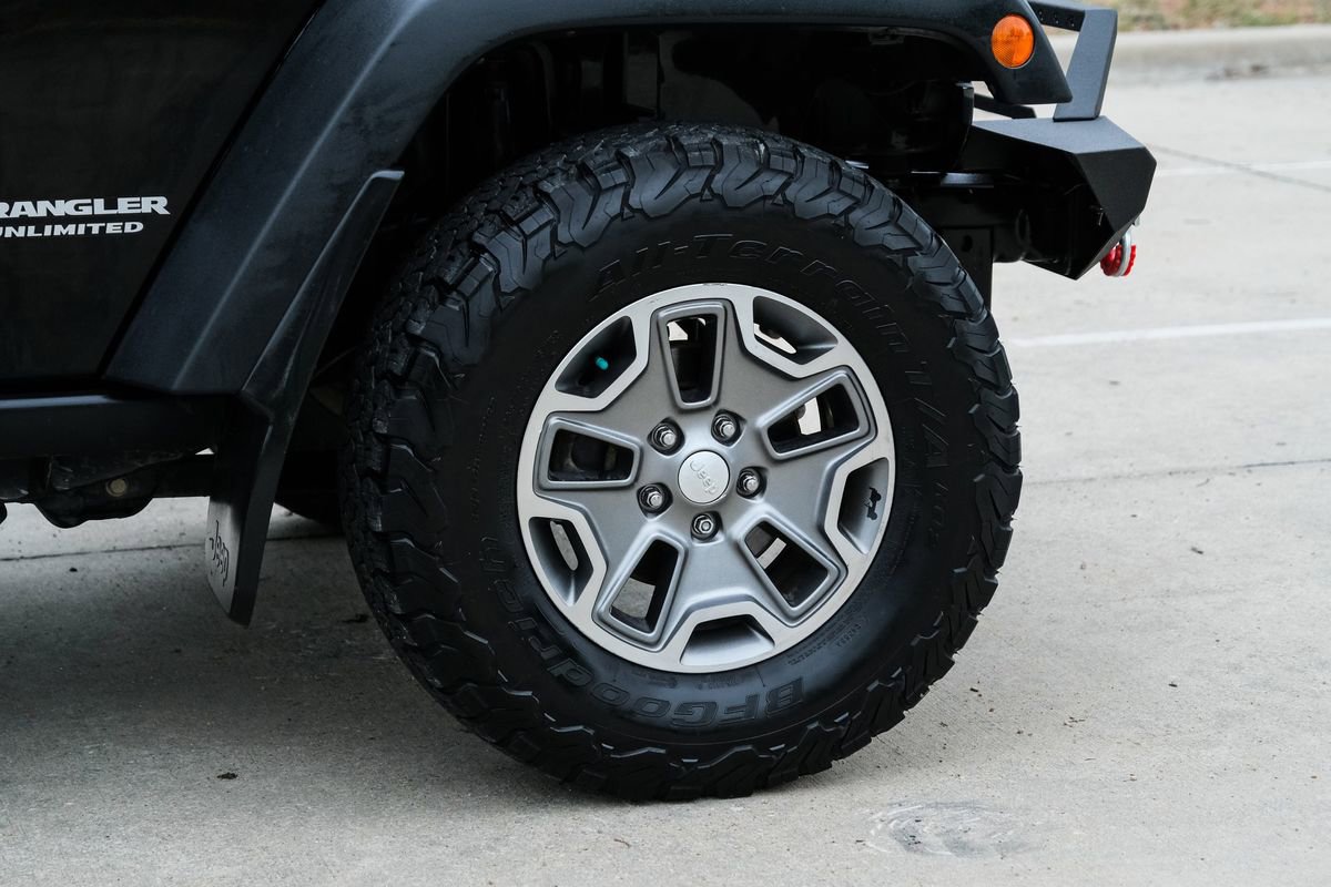 Used 2014 Jeep Wrangler Unlimited Rubicon w/ Connectivity Group AWD/4WD image 18