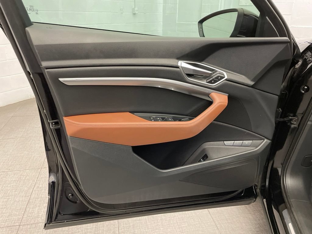 Used 2022 Audi e-tron Premium AWD/4WD image 19