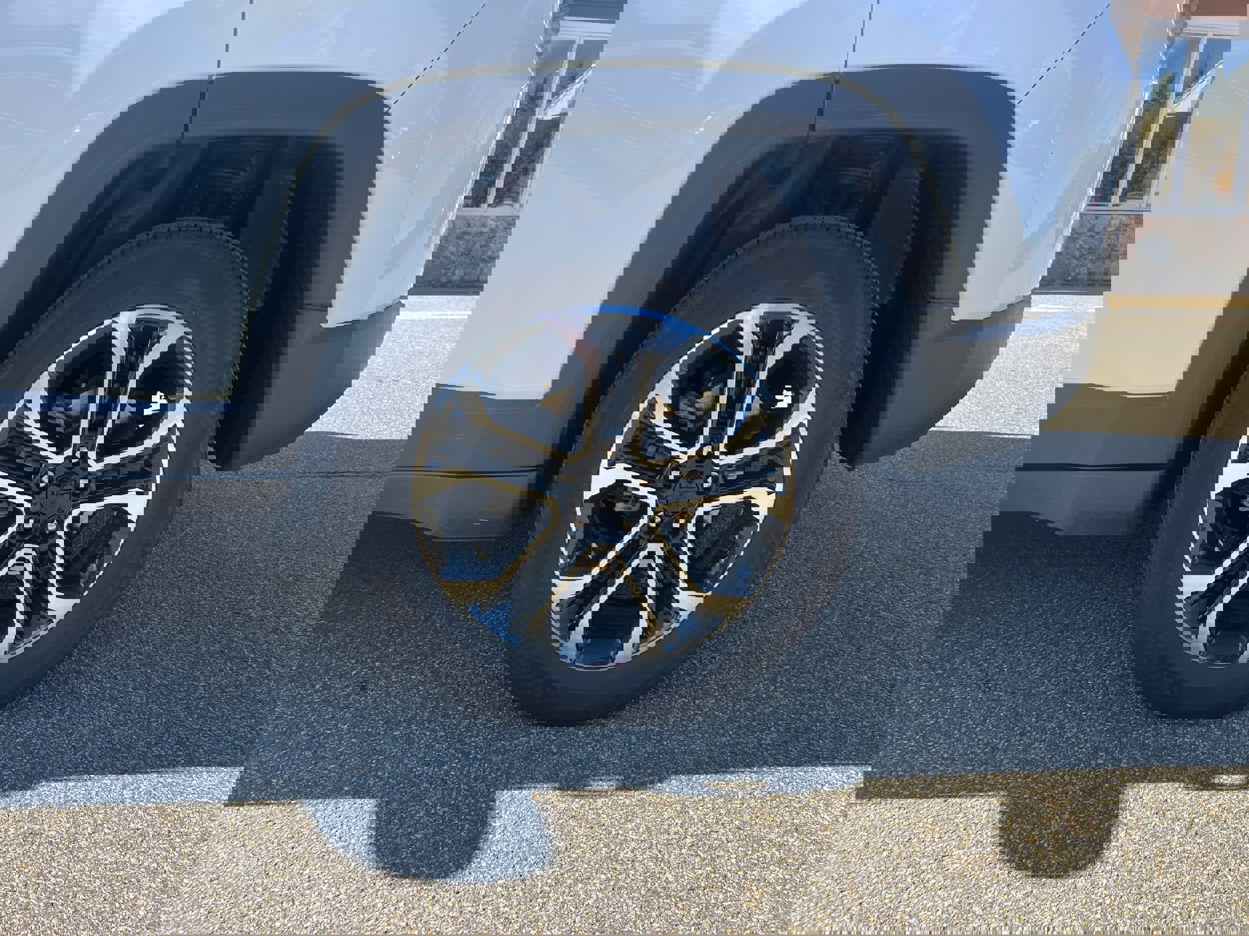 Used 2024 Jeep Compass Limited image 9