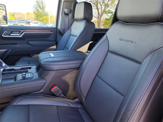 New 2026 GMC Sierra 3500 Denali w/ Denali Reserve Package image 17