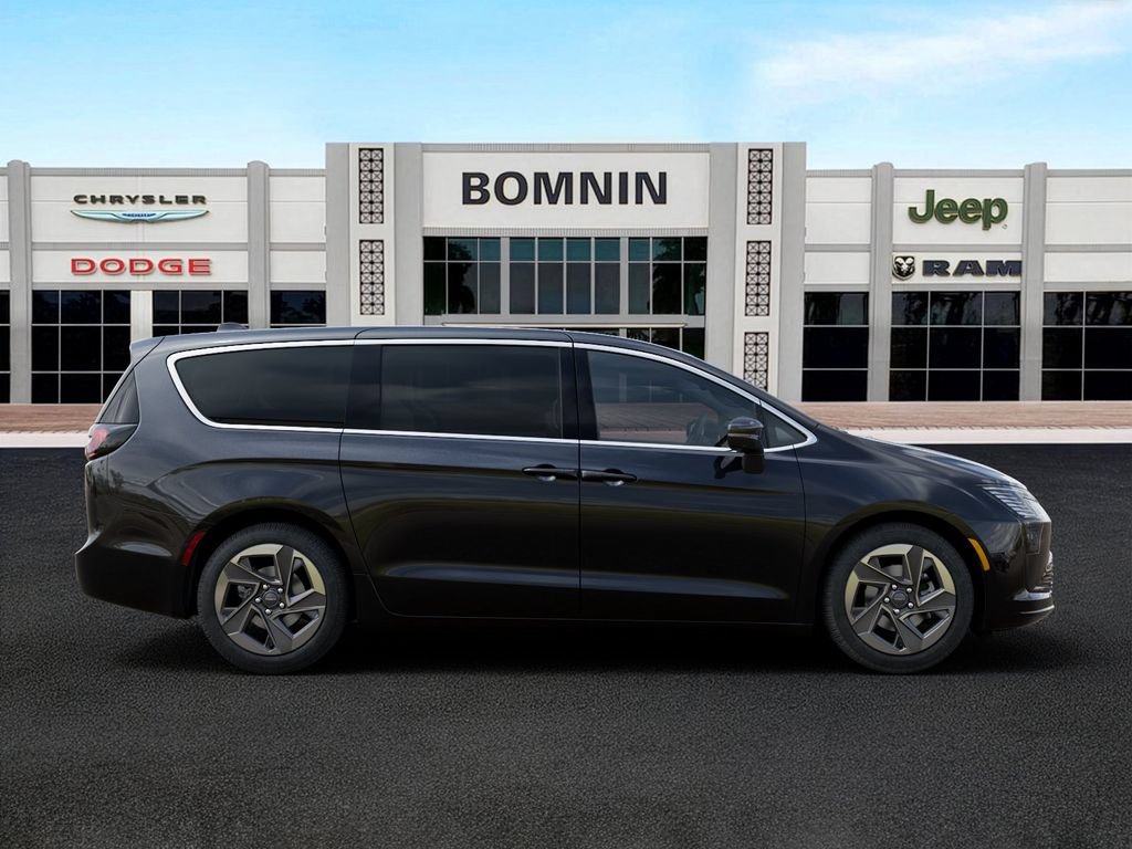 New 2027 Chrysler Pacifica Limited FWD image 21