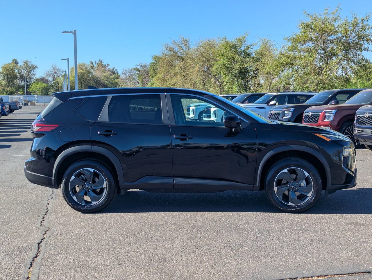 Certified 2025 Nissan Rogue SV FWD image 7