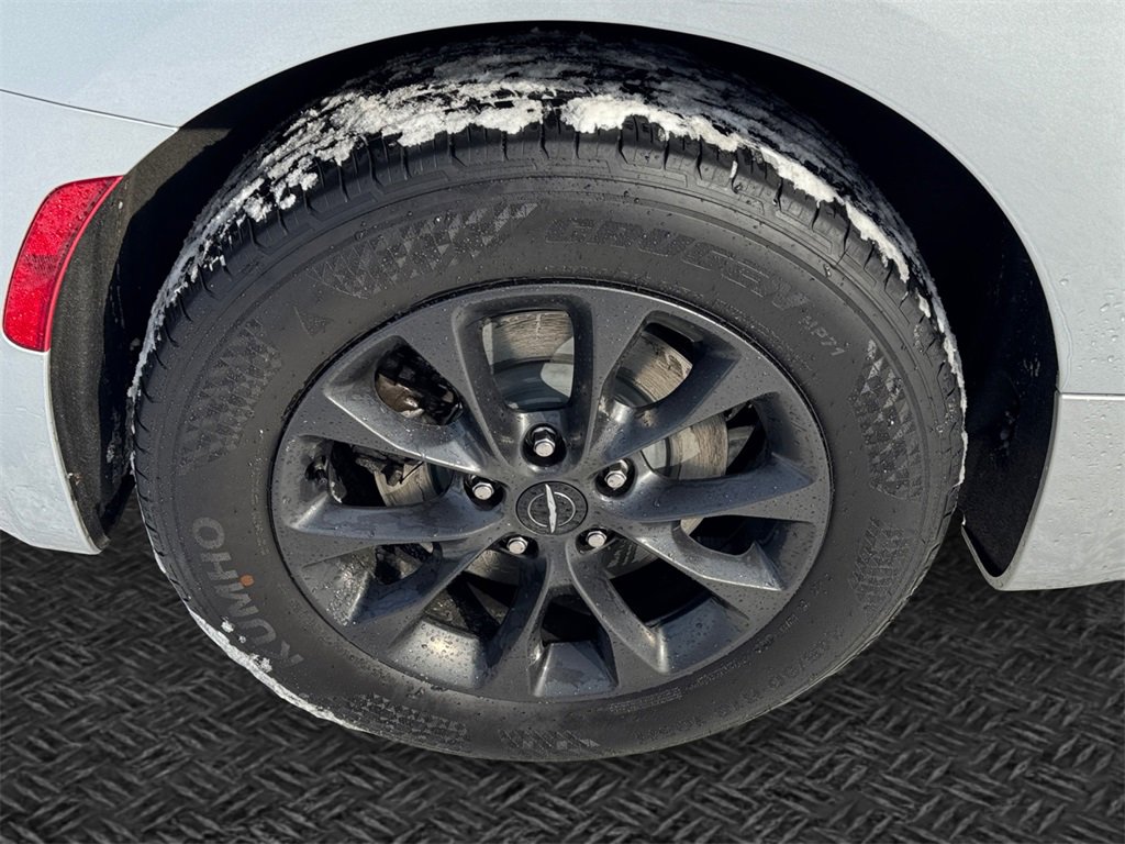 Certified 2022 Chrysler Pacifica Touring-L w/ S Appearance Package image 12