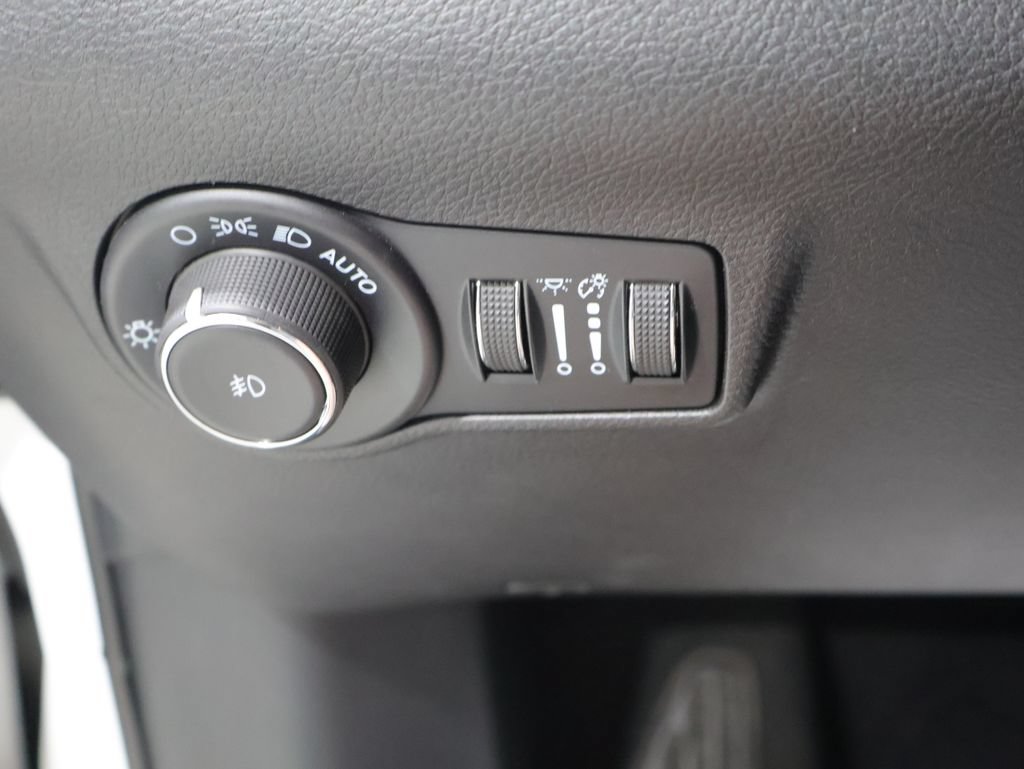 Certified 2024 Jeep Compass Latitude AWD/4WD image 18