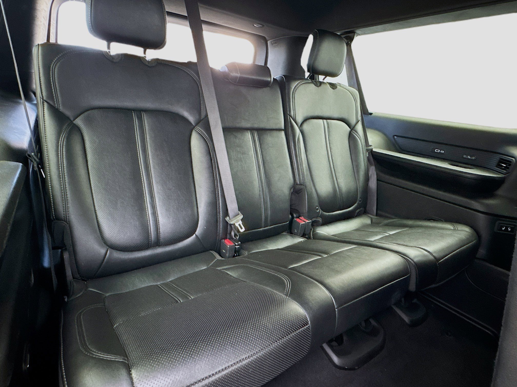 Used 2023 Jeep Wagoneer L Series II AWD/4WD image 19