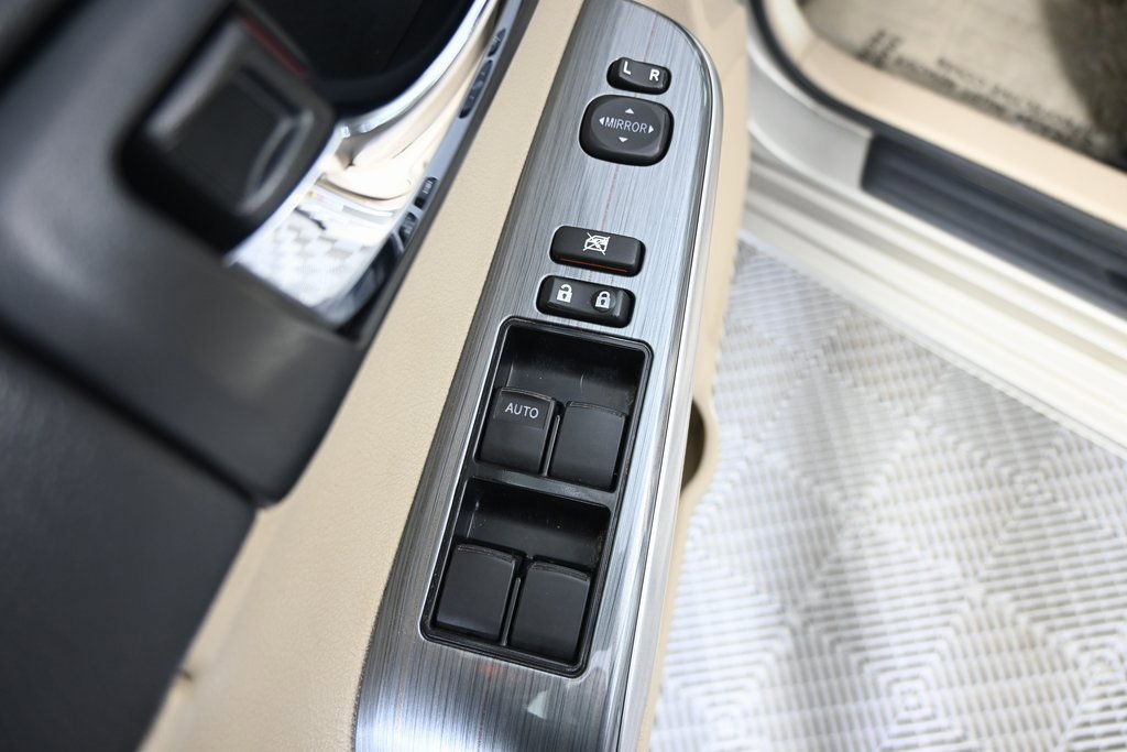 Used 2014 Toyota Camry LE image 19