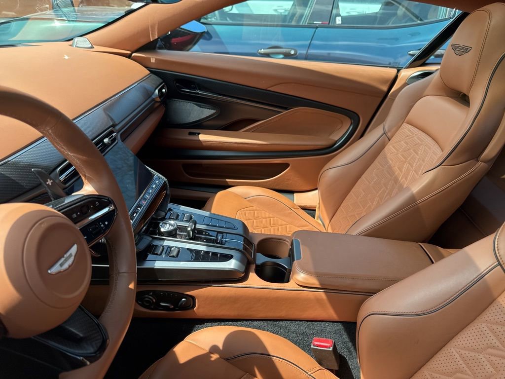 Used 2025 Aston Martin Vanquish image 5