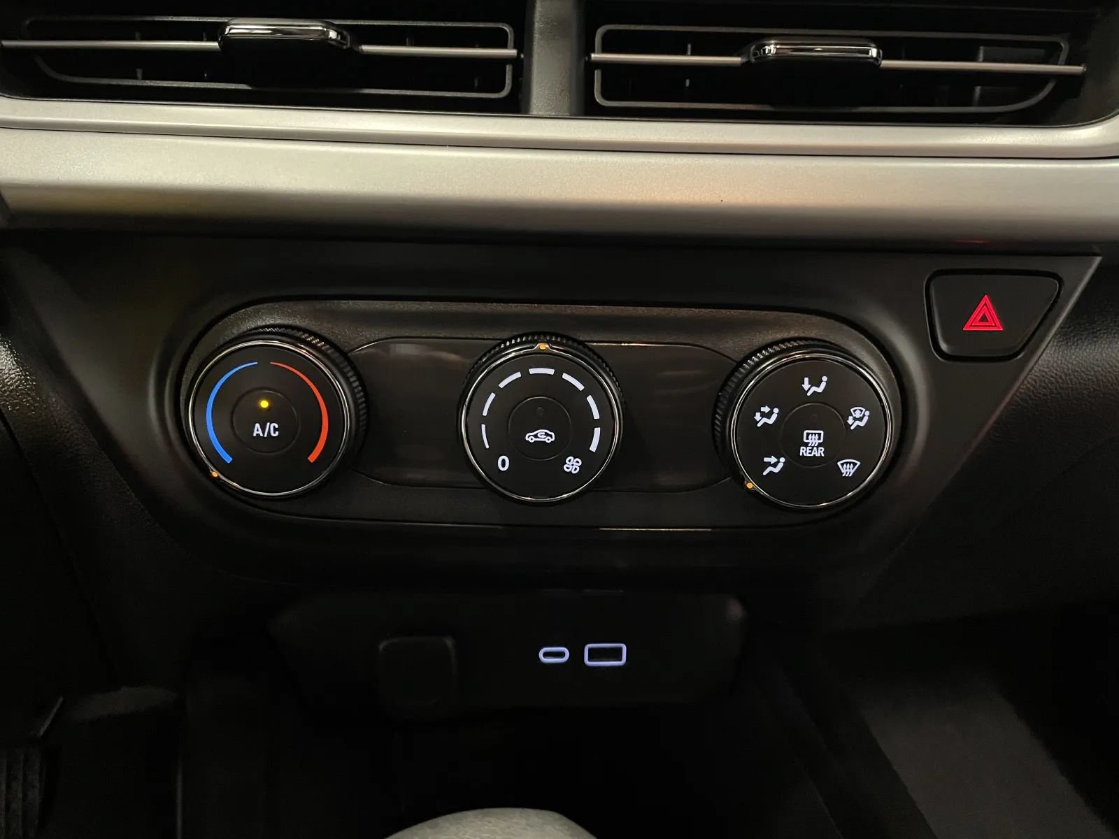 Used 2026 Chevrolet Trax LS w/ Driver Confidence Package FWD image 30