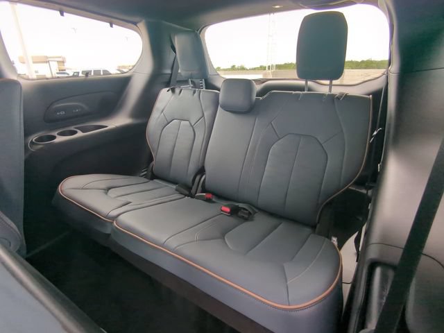 New 2027 Chrysler Pacifica Pinnacle w/ Theater Group AWD/4WD image 16