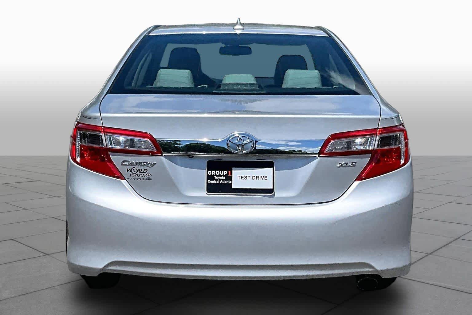 Used 2012 Toyota Camry XLE w/ Leather Pkg FWD image 5