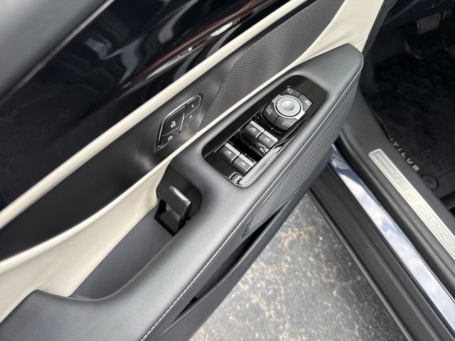 Certified 2024 Lincoln Nautilus Premier AWD/4WD image 14
