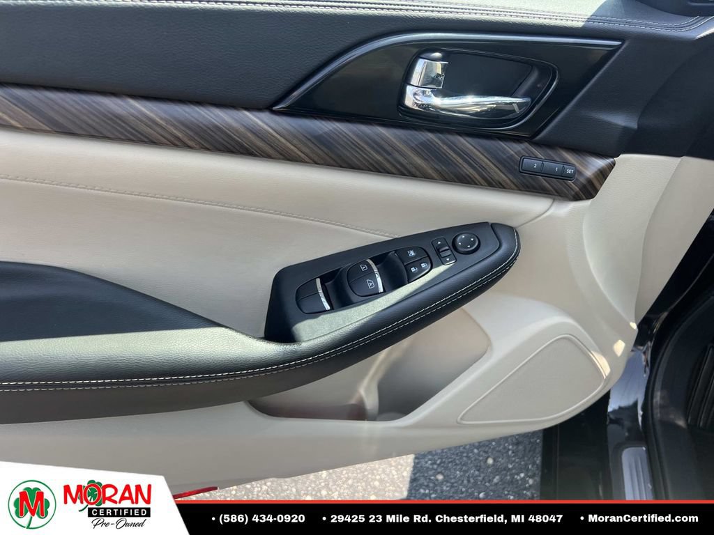 Used 2017 Nissan Maxima Platinum FWD image 14