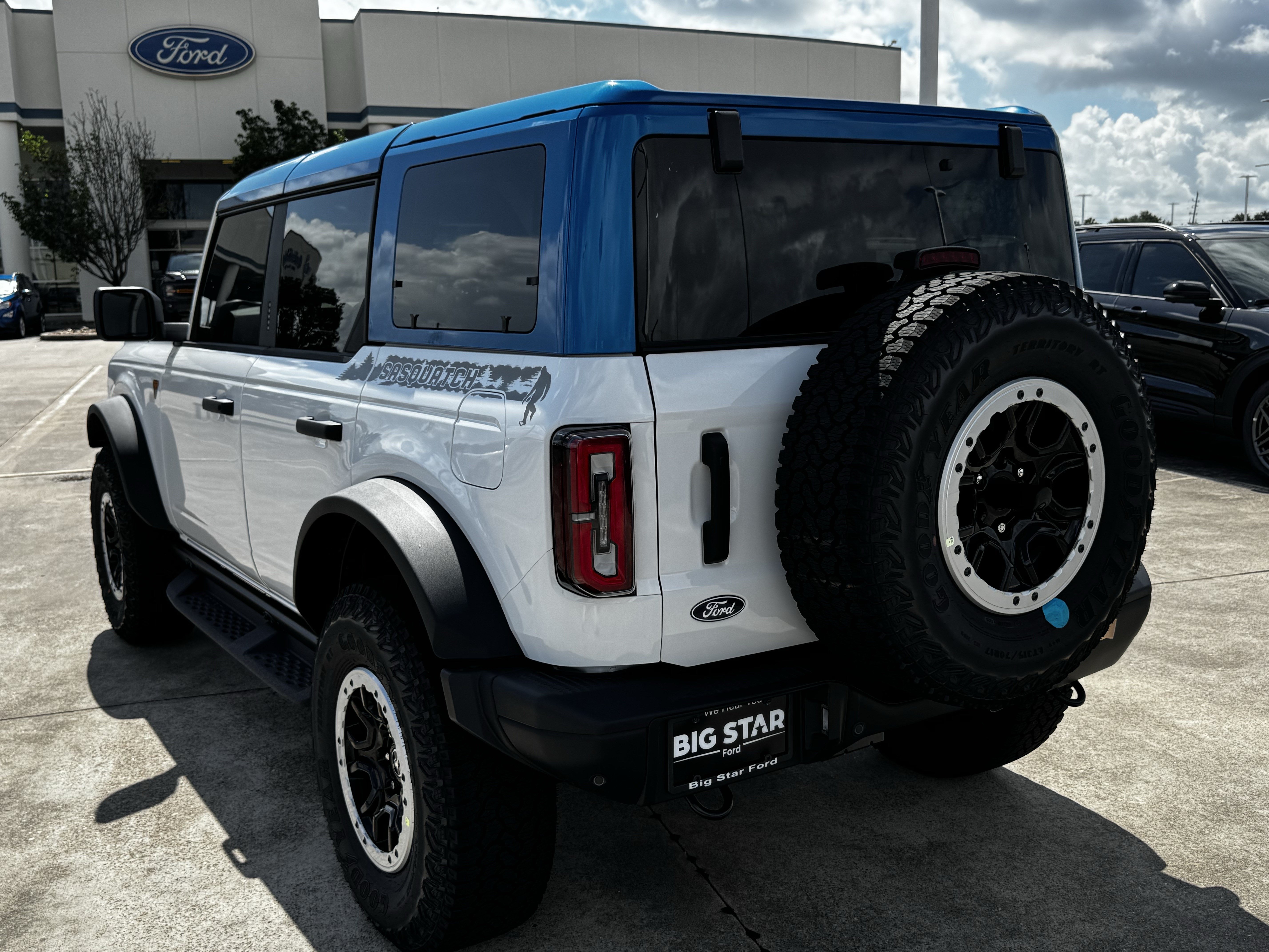 New 2026 Ford Bronco Badlands AWD/4WD image 8