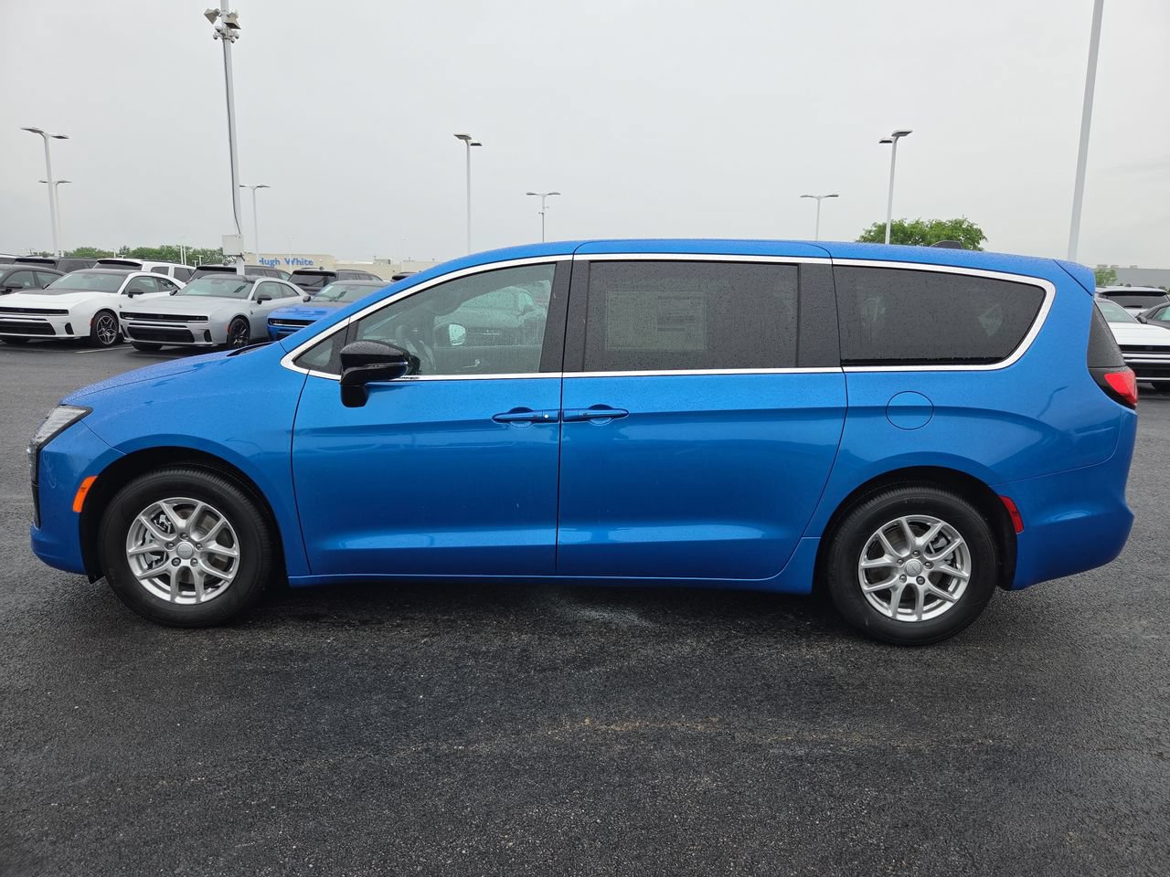 New 2027 Chrysler Pacifica Select w/ Family Tech Group FWD image 4