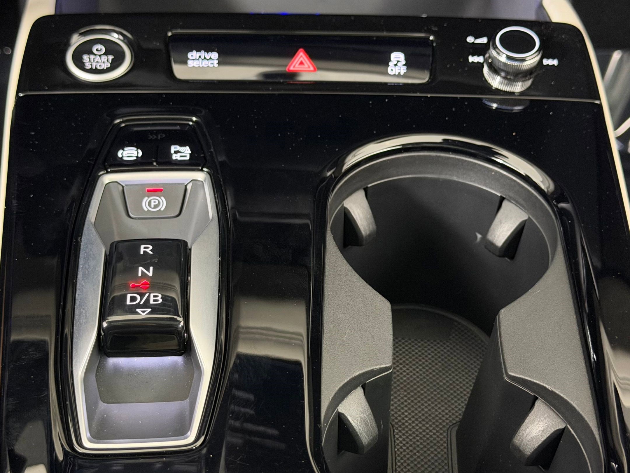 Certified 2025 Audi Q6 e-tron Prestige w/ Beige Warm Weather Package image 18