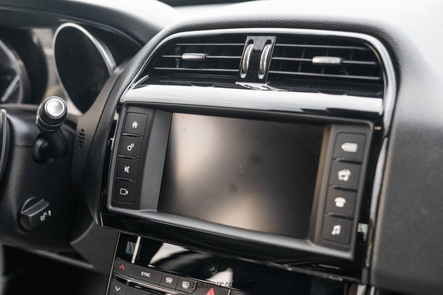 Used 2018 Jaguar XE Premium AWD/4WD image 48