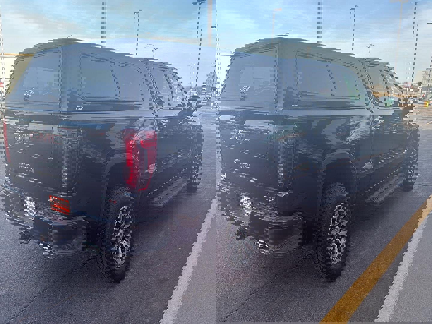 Used 2023 GMC Sierra 1500 AT4 w/ Technology Package image 5