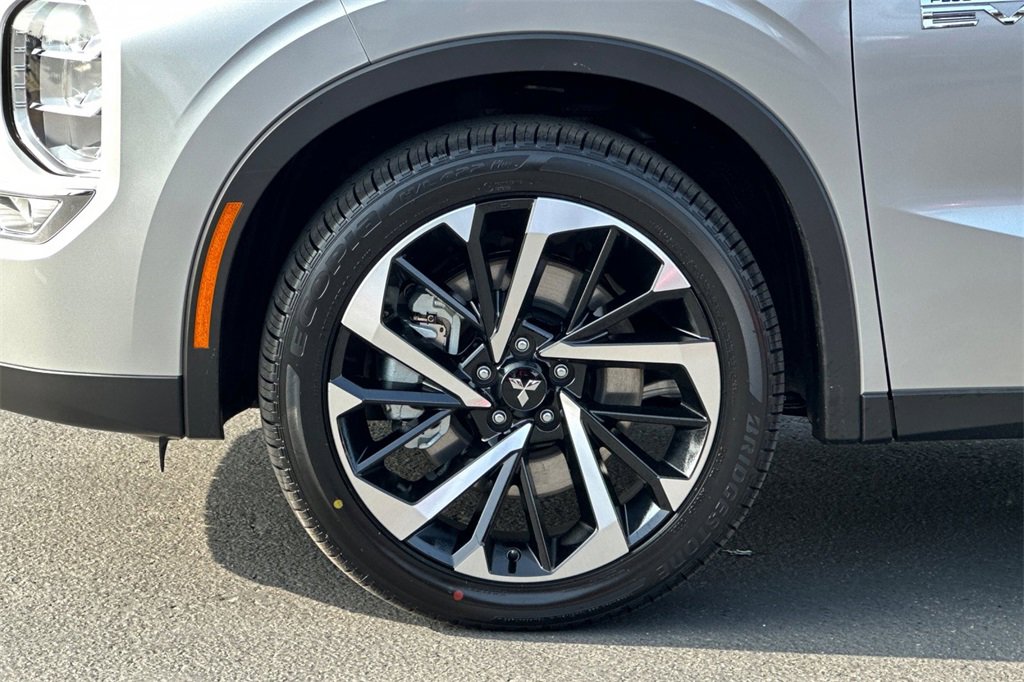 New 2025 Mitsubishi Outlander SE image 26