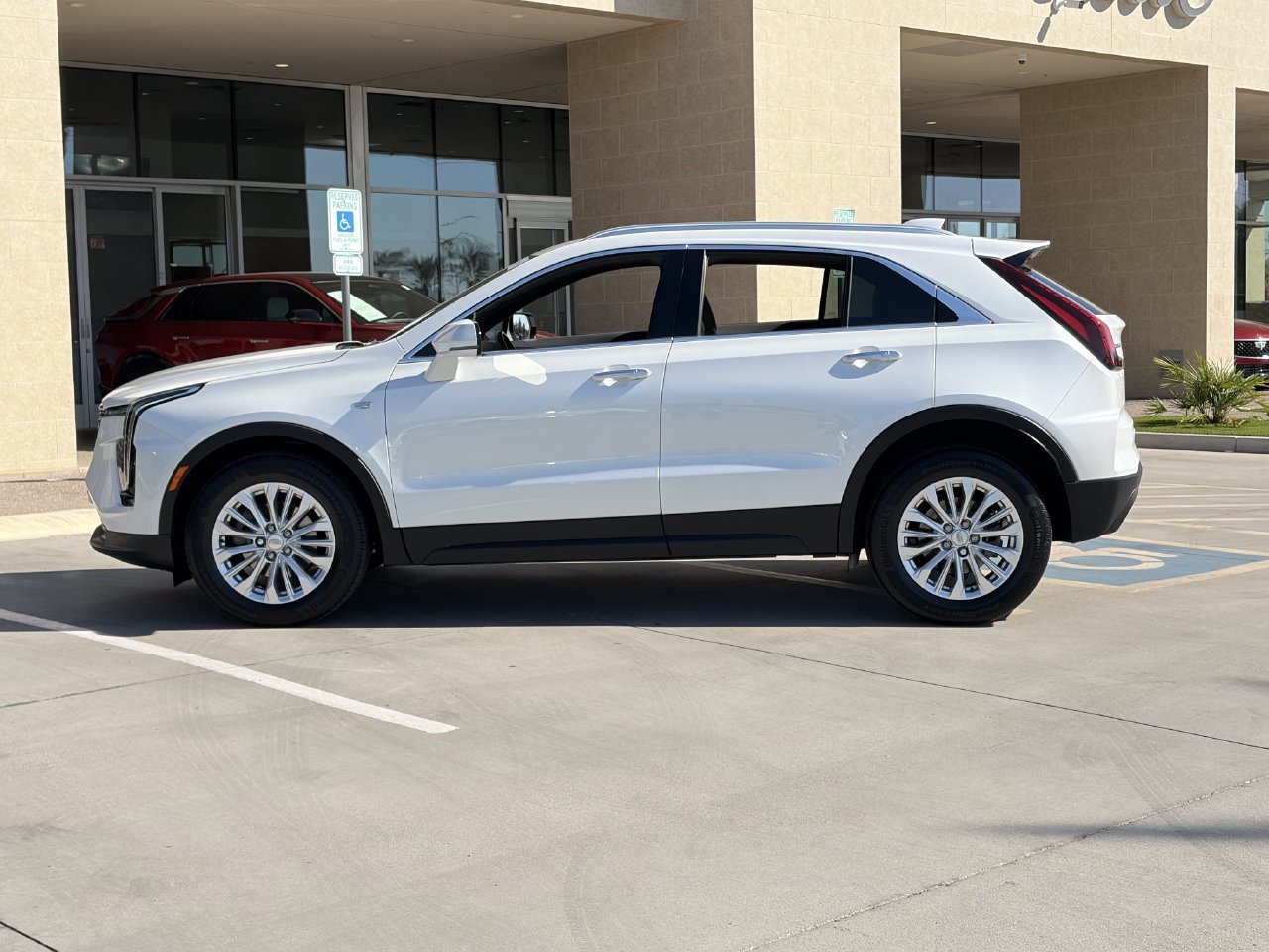 Certified 2024 Cadillac XT4 Luxury w/ Cold Weather Package FWD image 8