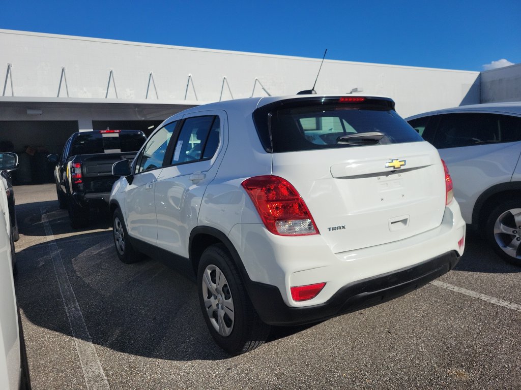 Used 2017 Chevrolet Trax LS FWD image 4