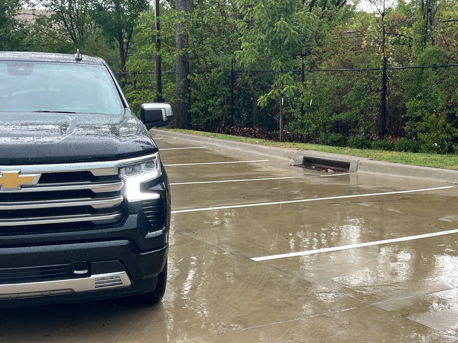 Used 2024 Chevrolet Silverado 1500 High Country w/ Technology Package RWD image 3