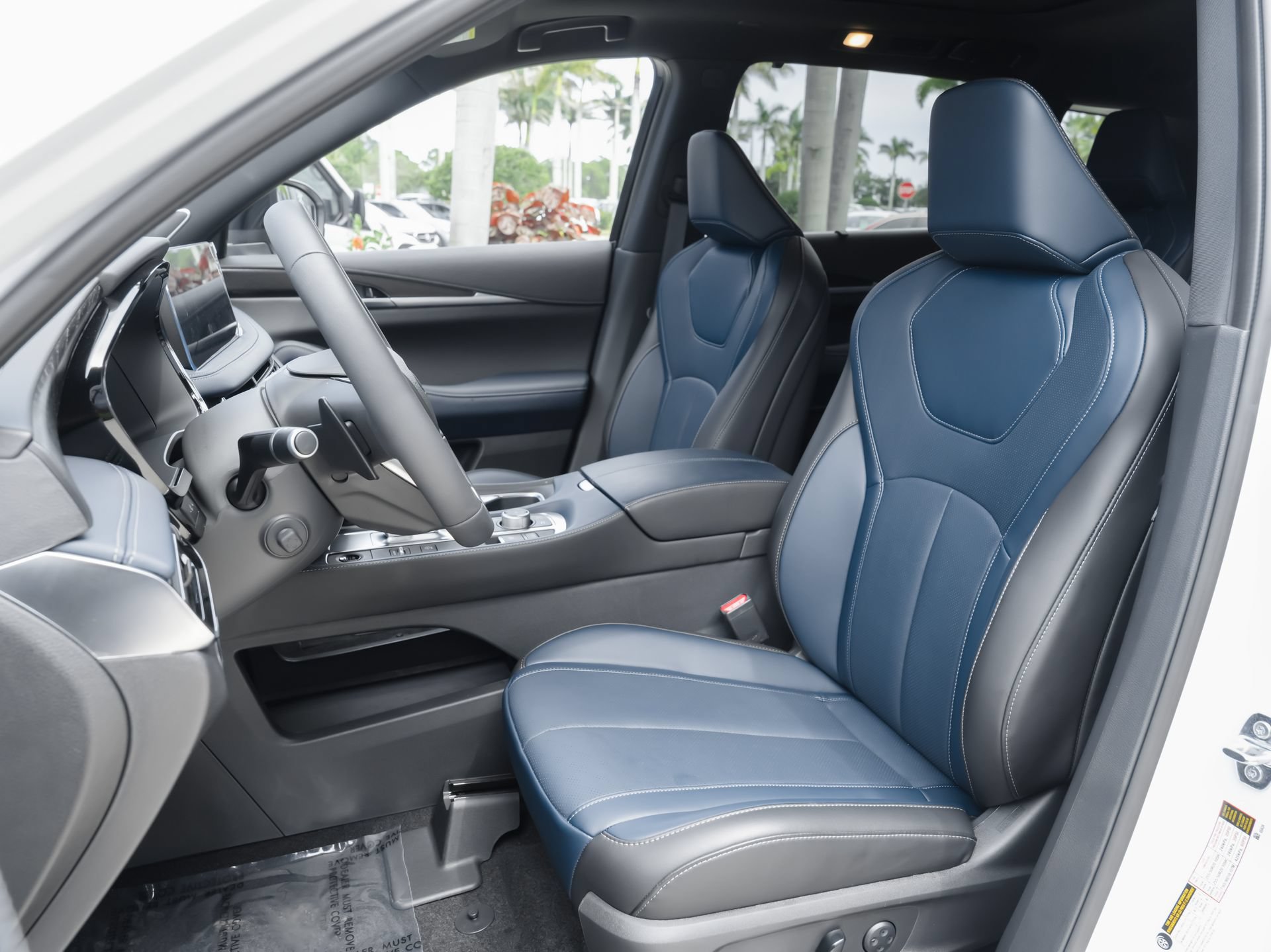 Certified 2026 INFINITI QX60 Sport w/ Dark Cargo Package AWD/4WD image 8