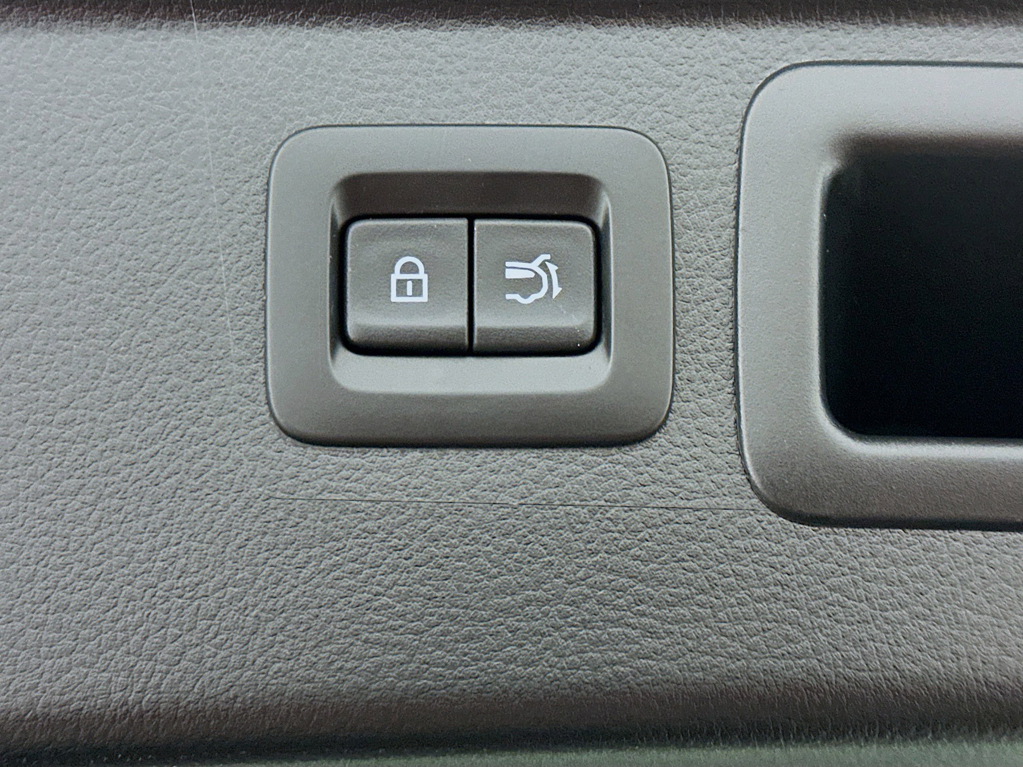 Used 2025 MAZDA CX-50 AWD 2.5 Hybrid w/ Premium Pkg image 32