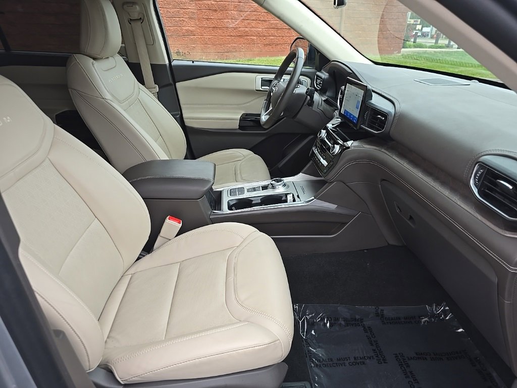 Used 2023 Ford Explorer Platinum w/ Class IV Trailer Tow Package image 25