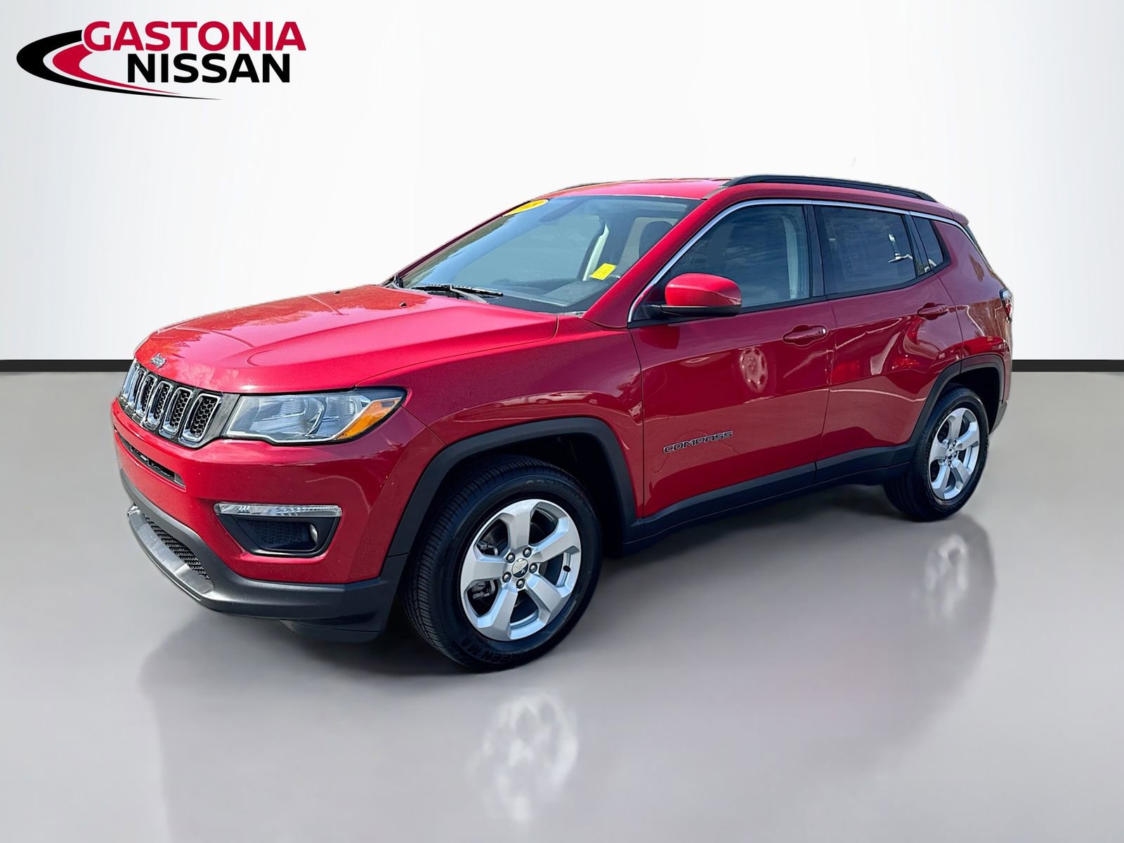 Used 2018 Jeep Compass Latitude image 3