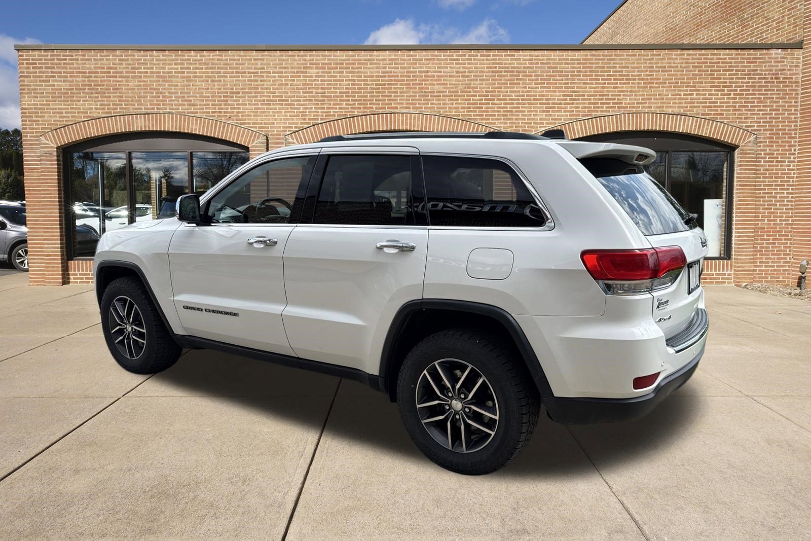 Used 2018 Jeep Grand Cherokee Limited w/ Luxury Group II AWD/4WD image 6