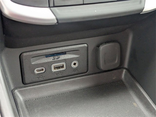 Used 2024 GMC Terrain SLT image 28