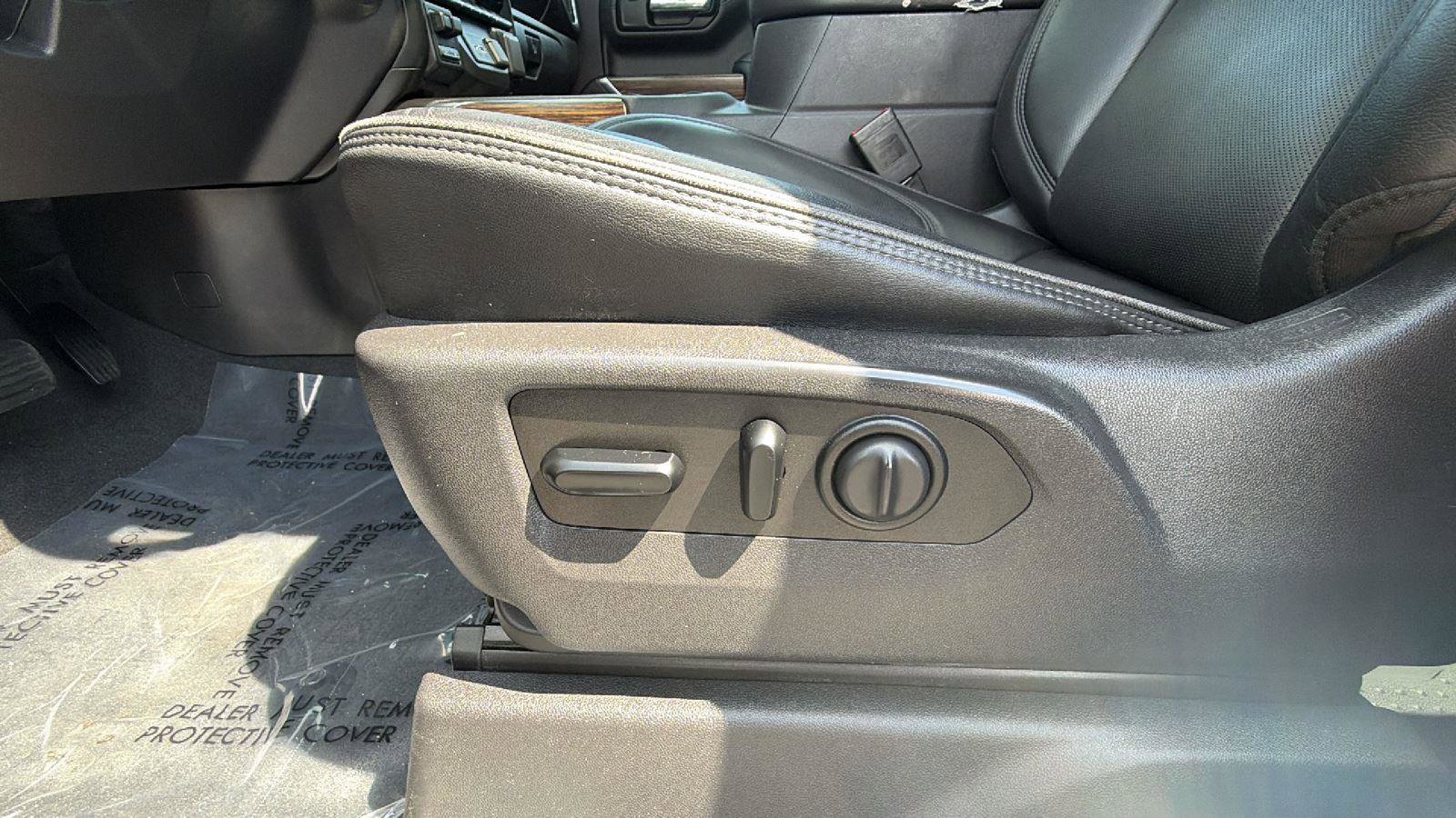 Used 2019 Chevrolet Silverado 1500 High Country AWD/4WD image 16