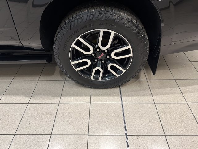 Used 2021 GMC Yukon XL AT4 w/ AT4 Premium Plus Package AWD/4WD image 34