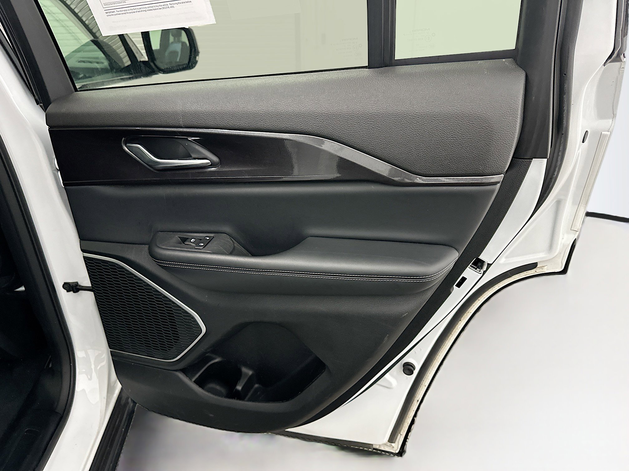 Used 2023 Jeep Grand Cherokee Altitude image 32