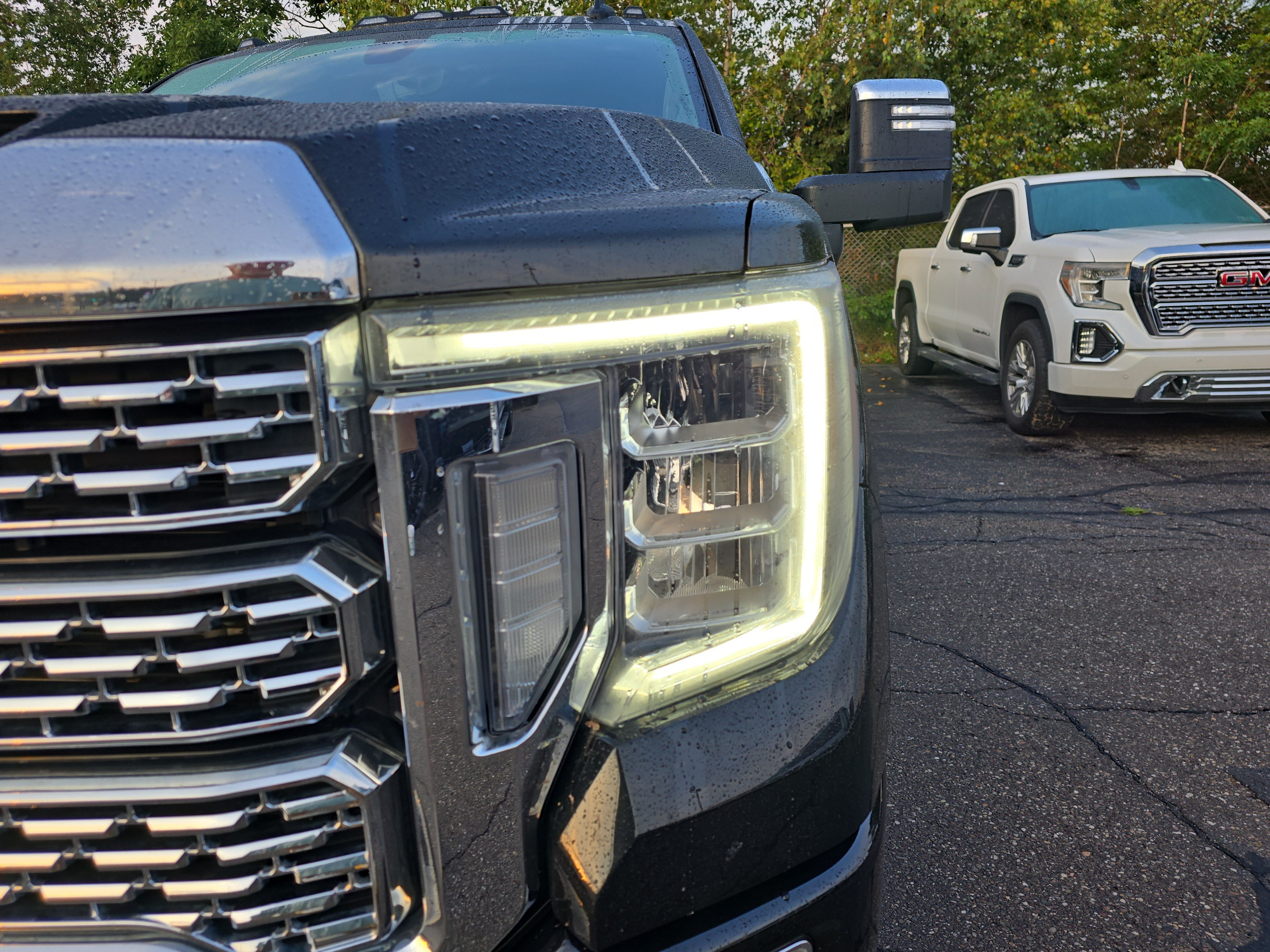 Used 2023 GMC Sierra 2500 Denali w/ Denali Black Diamond Edition AWD/4WD image 11