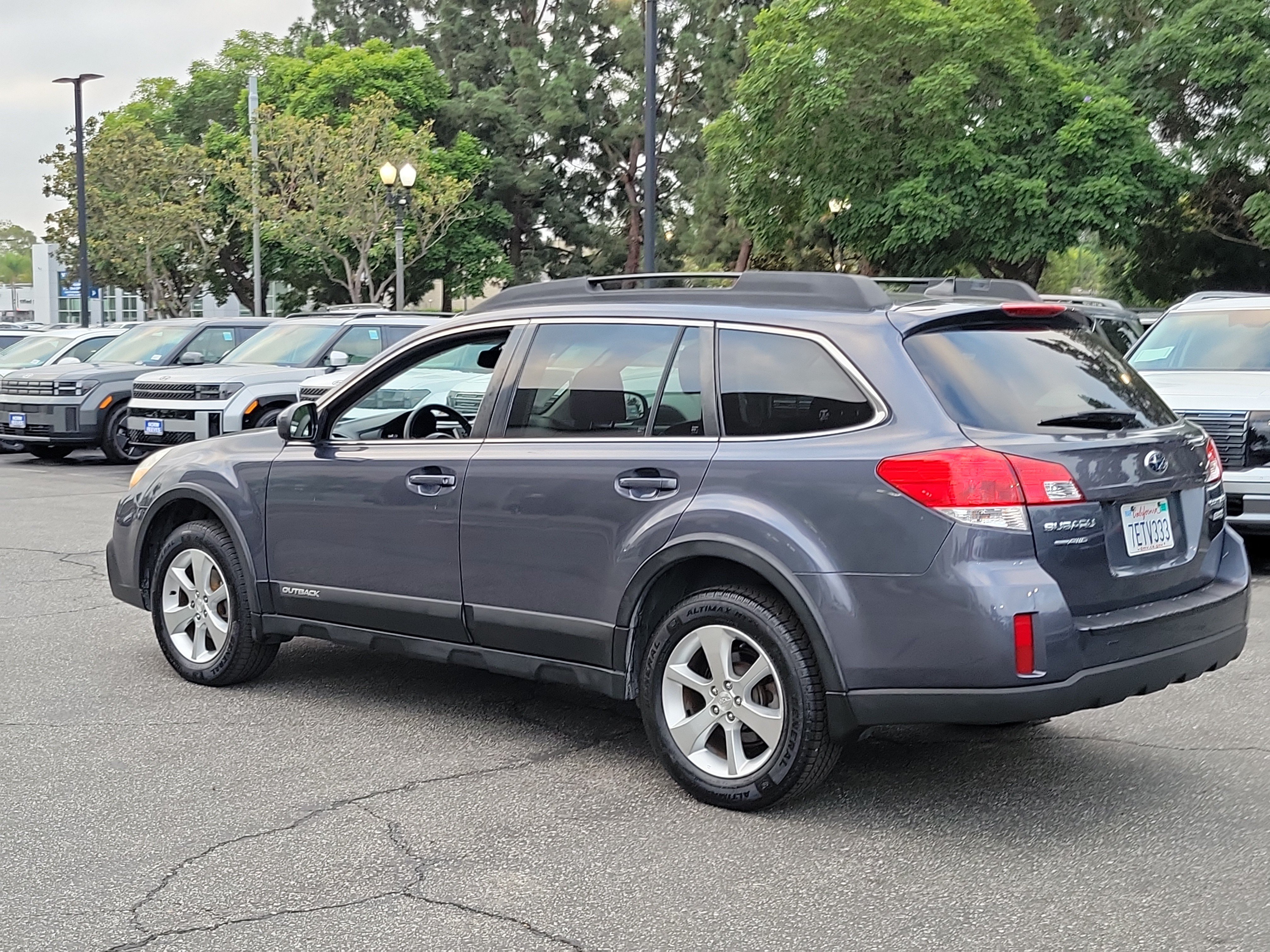 Used 2014 Subaru Outback 2.5i Limited w/ Moonroof Package AWD/4WD image 28