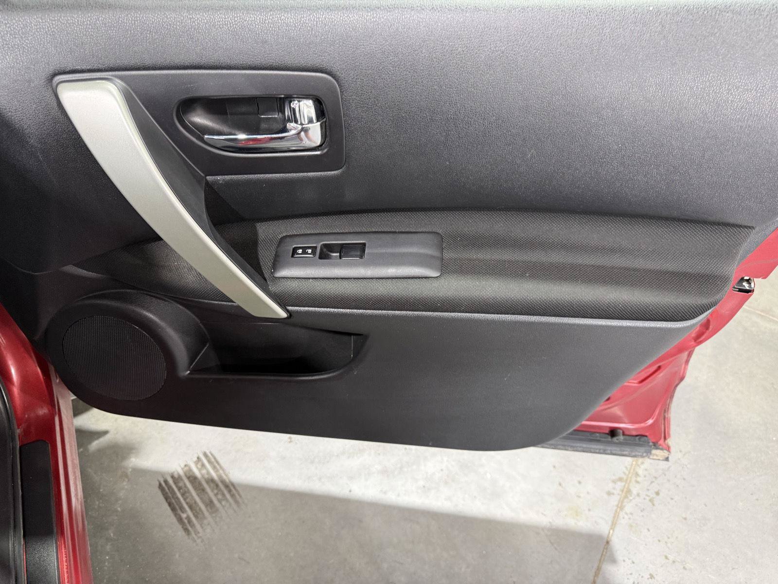 Used 2013 Nissan Rogue S FWD image 25