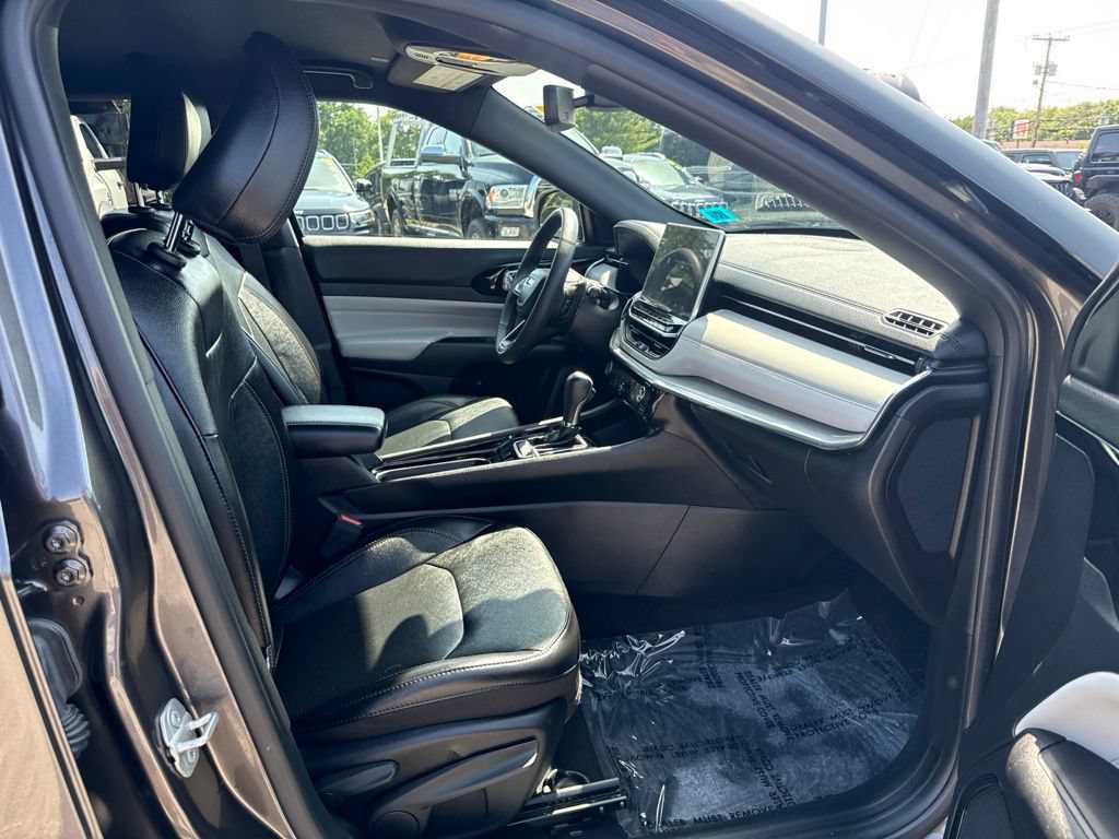 Certified 2023 Jeep Compass Limited AWD/4WD image 26