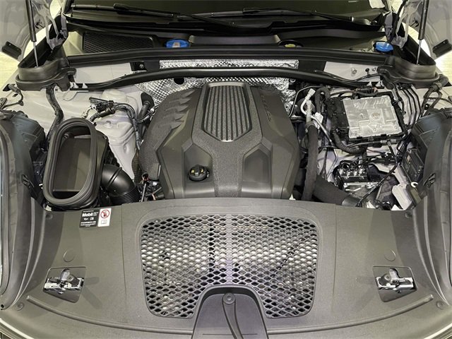 Used 2025 Porsche Macan image 24