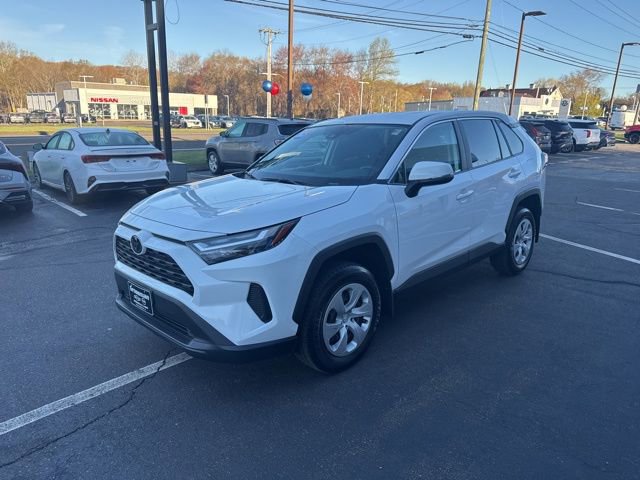 Used 2025 Toyota RAV4 LE AWD/4WD image 4