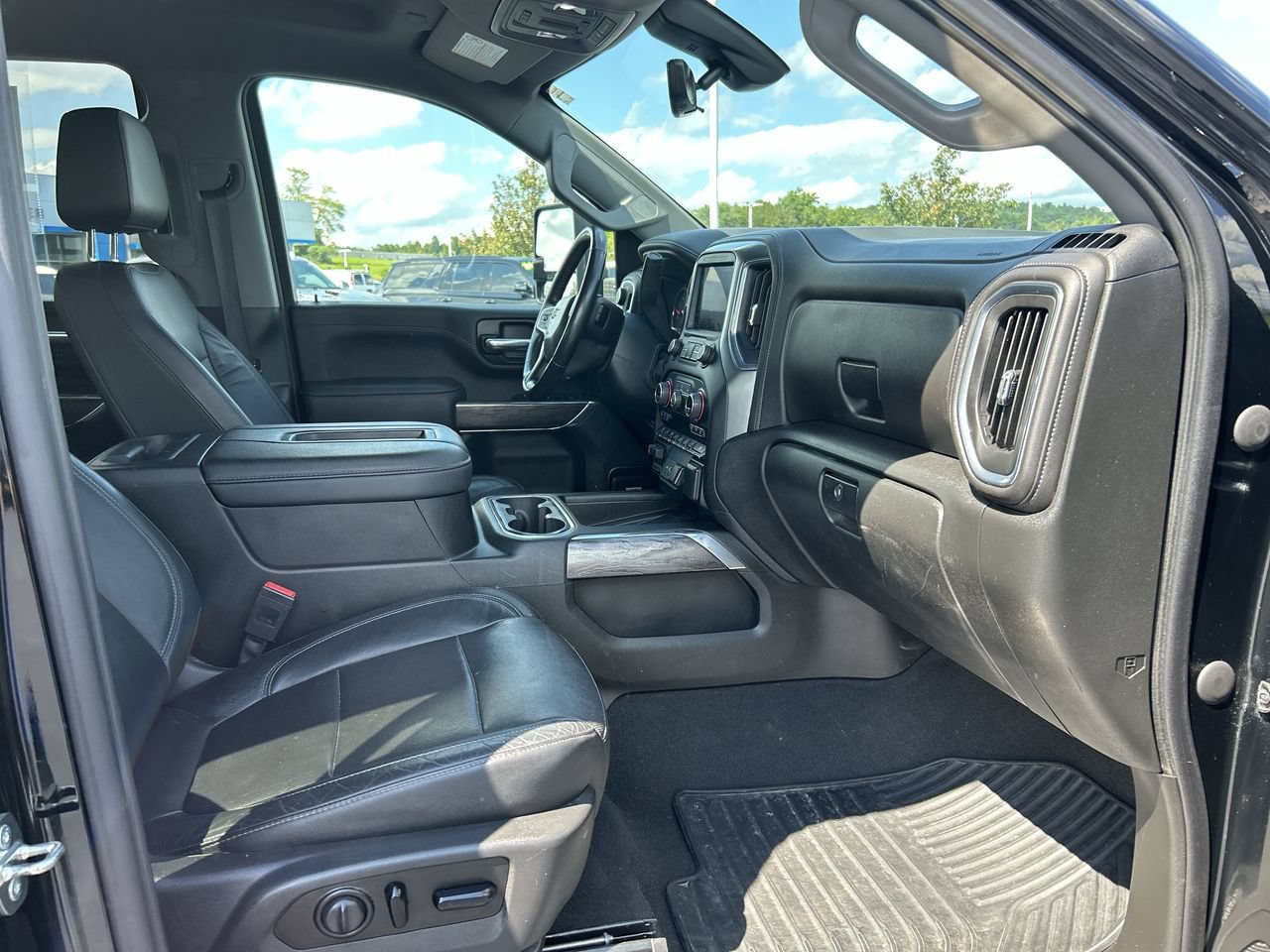 Used 2020 Chevrolet Silverado 2500 LTZ w/ LTZ Premium Package AWD/4WD image 15