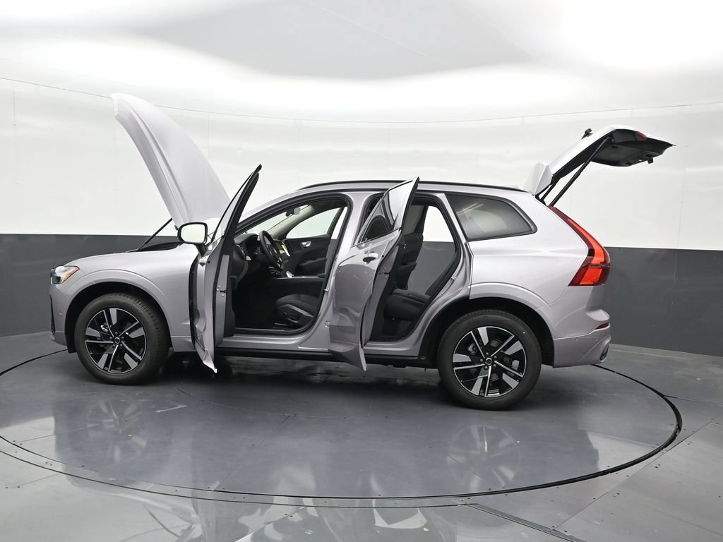 New 2026 Volvo XC60 B5 Plus AWD/4WD image 31