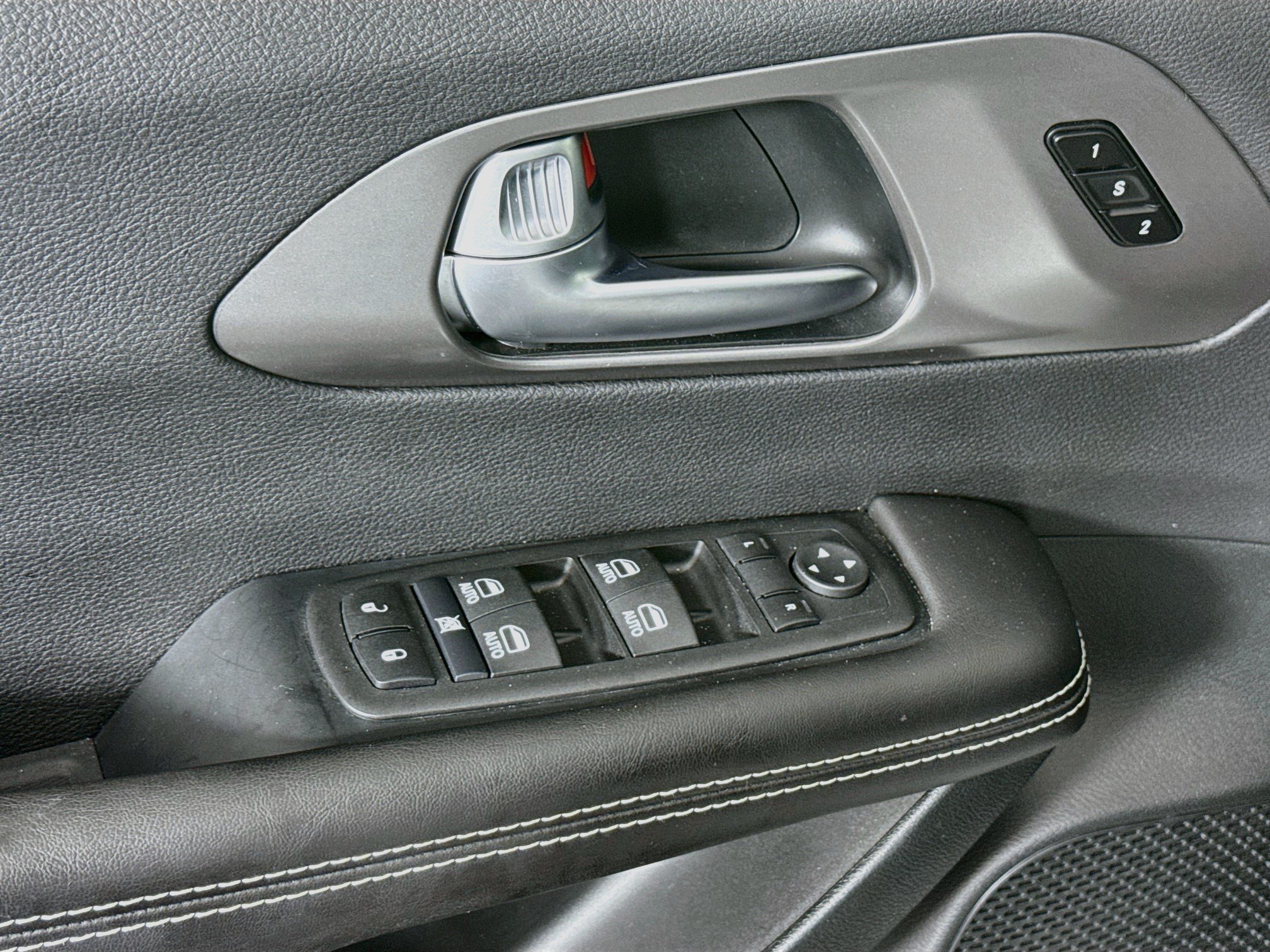 Used 2026 Chrysler Pacifica Select FWD image 24